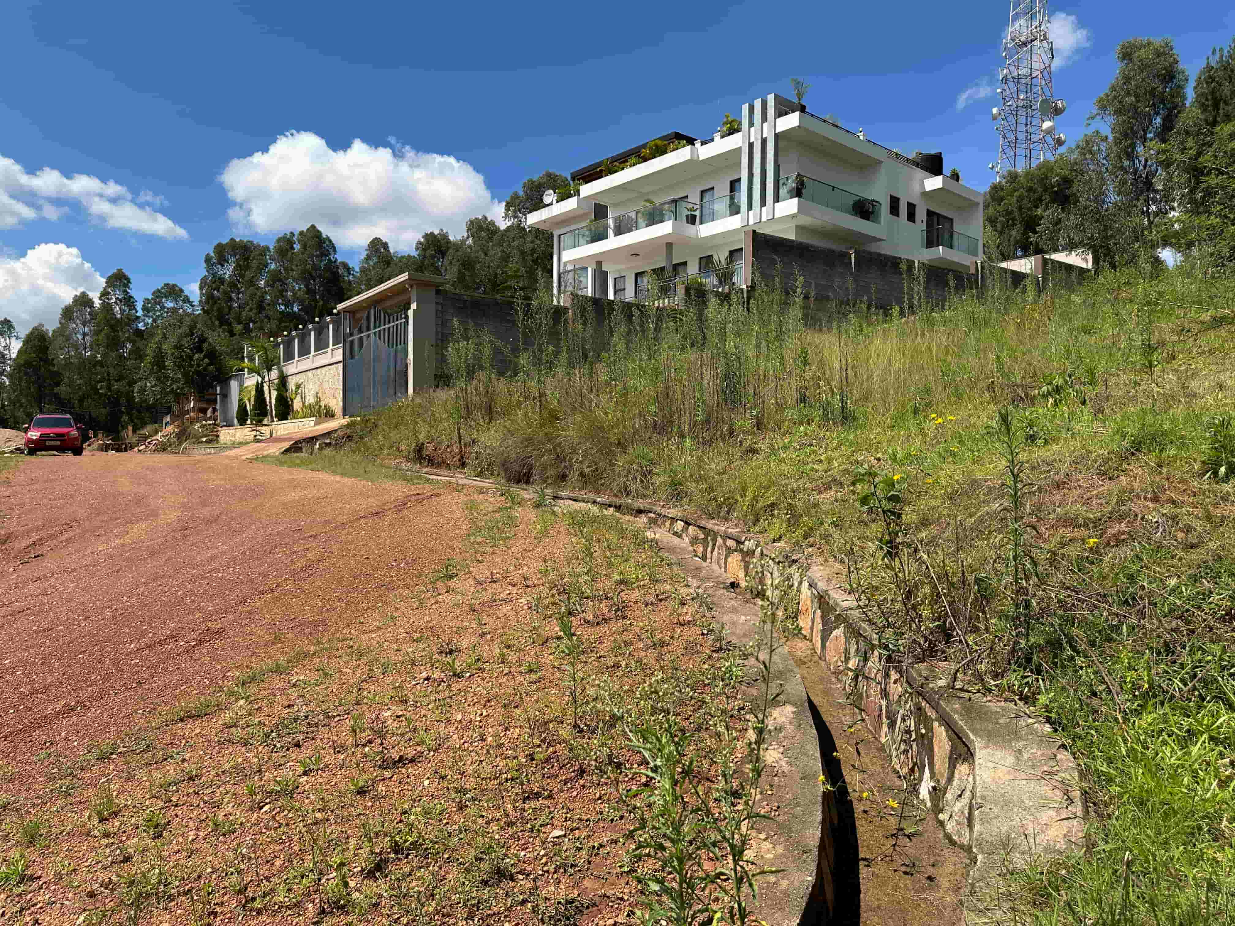 PREMIUM 1100sqm RESIDENTIAL LAND FOR SALE IN REBERO image 2